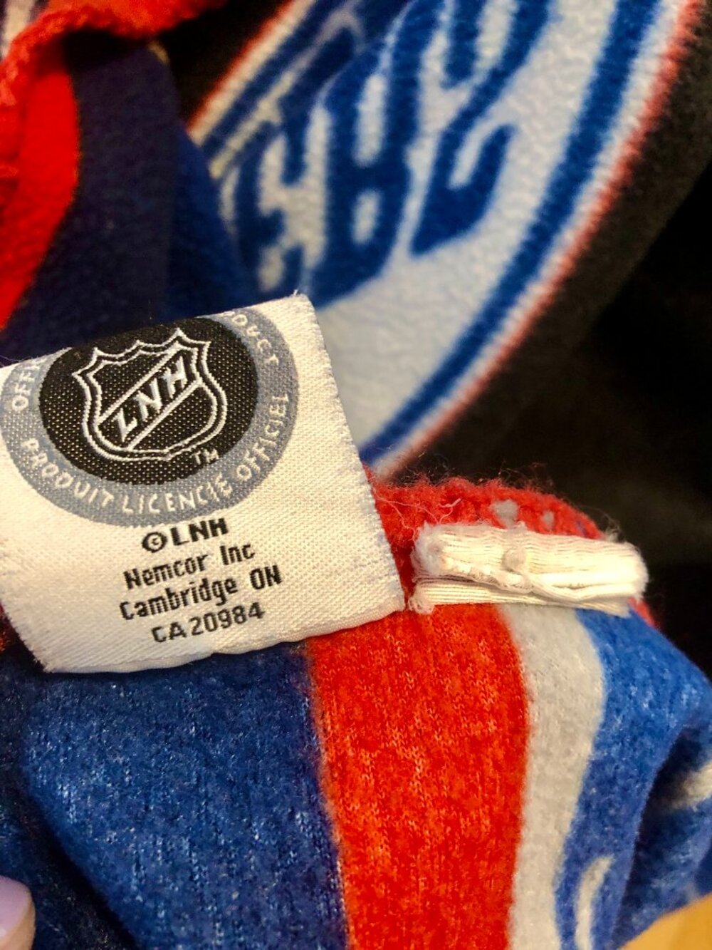 Vintage NHL Fleece Throw Canadian Teams Blanket Nemcor Rare 90s/00s Hockey Decor - Picture 6 of 9